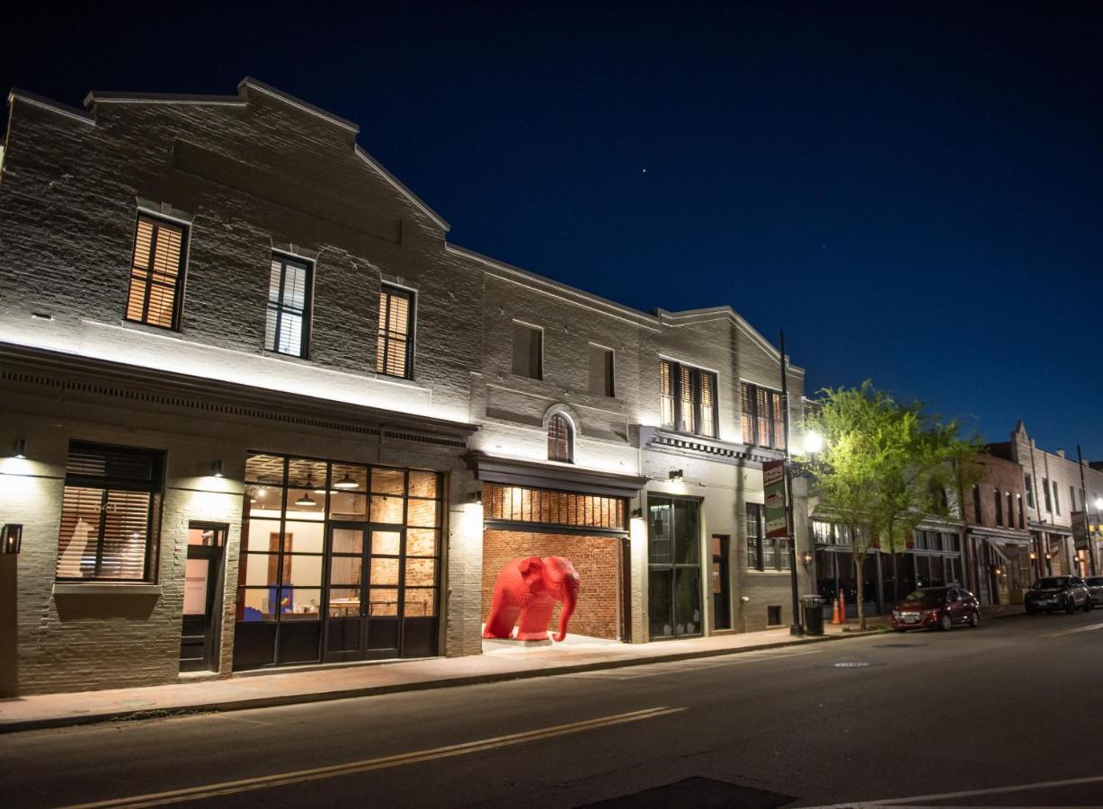 Vantage Art Flats Aparthotel Danville Exterior photo